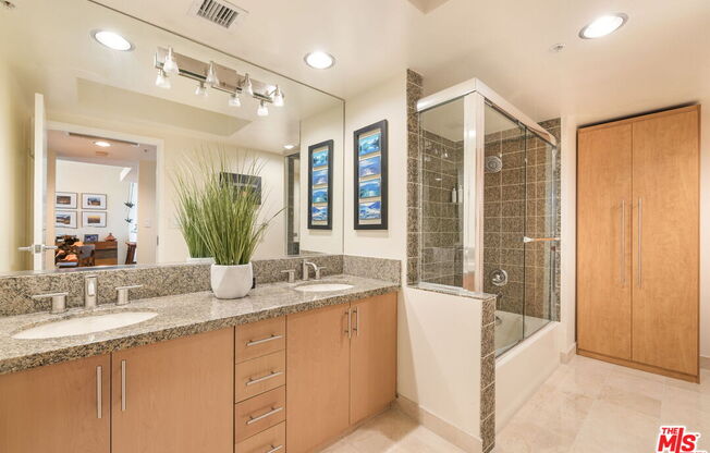 13700 MARINA POINTE DR
