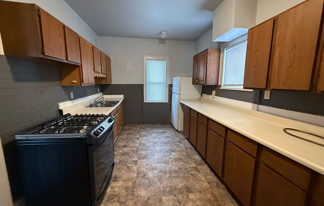 3 beds, 1 bath, $1,200