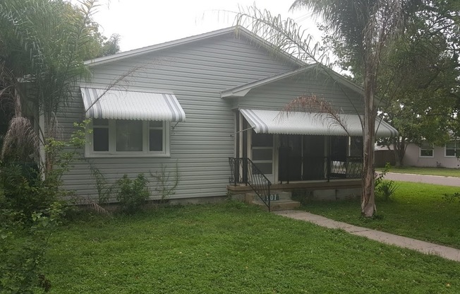 501 36th Ave N St. Petersburg, FL 33704 MOVE-IN SPECIAL!!!! Half off your 1st month's rent!!