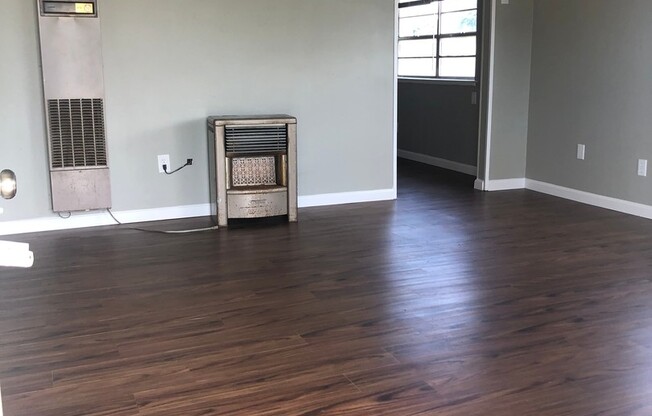 LEASING NOW --- Recently Remodeled cute 3 bed/1 bath!