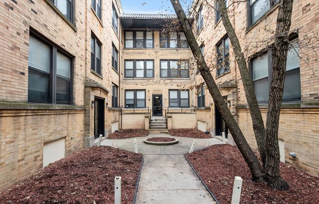 6152-58 S. Martin Luther King Dr.