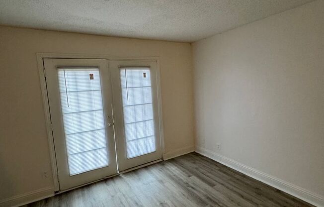 Newly Renovated Macon Gem: Spacious 1-Bedroom Apartment with Patio & Modern Amenities