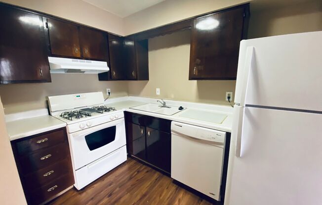 2 beds, 1 bath, 1,000 sqft, $1,050, Unit 1100-15