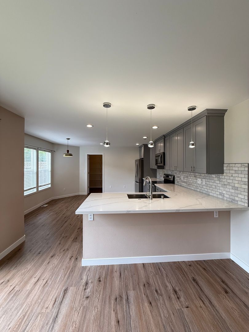 Move in Ready Luxury 4 Bedroom, 2.5 bath home for rent...
