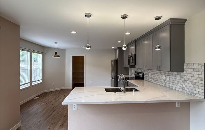 Move in Ready Luxury 4 Bedroom, 2.5 bath home for rent...