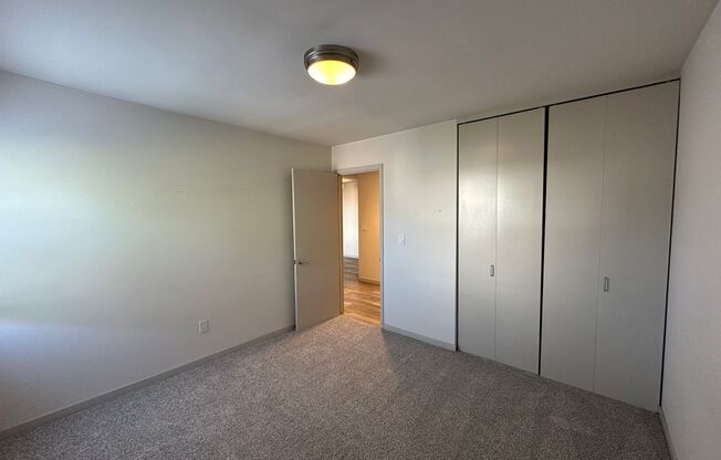 2 beds, 1 bath, $1,395, Unit 322