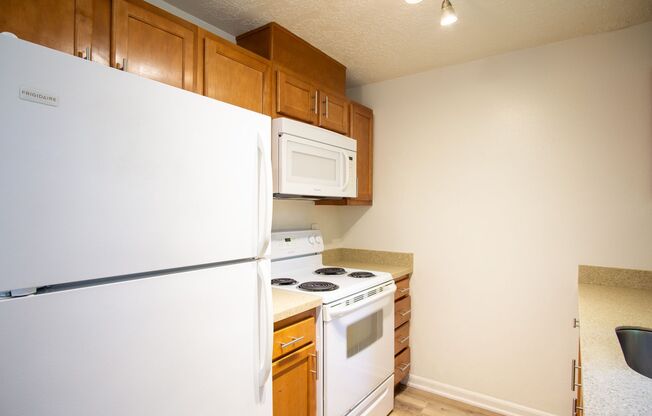 2 beds, 1.5 baths, $1,595, Unit 29