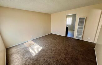 2 beds, 1 bath, 702 sqft, $795, Unit A