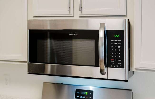 A silver FridgeAir microwave with the number 552 on the display.