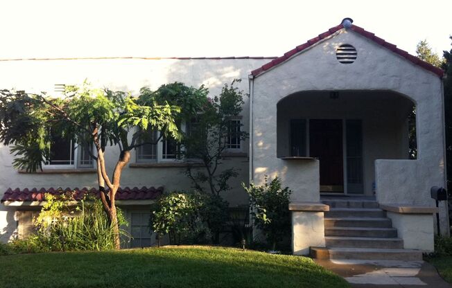 Charming Spanish Style 4 Bd, Bonus Rm & 3 full Ba View home nestled in Glendale Hills