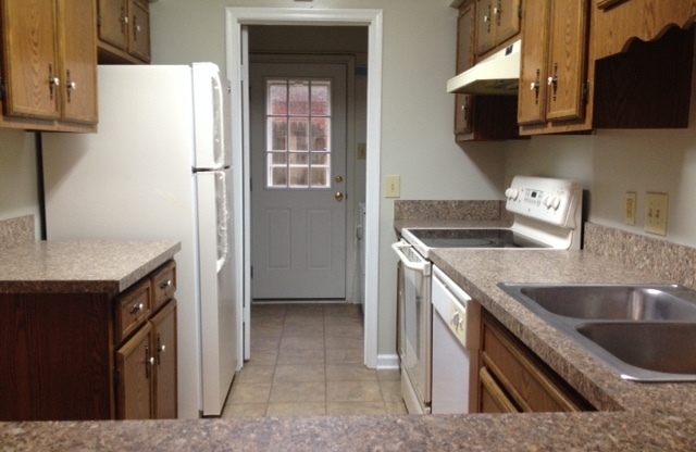 3 beds, 2 baths, $1,700