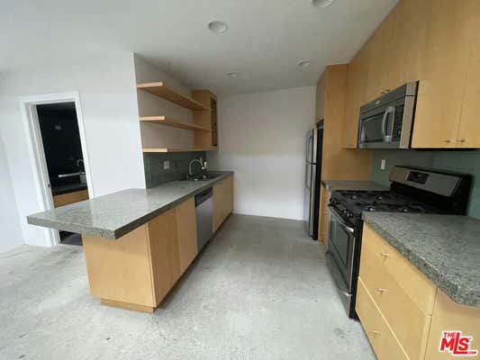 555 ROSE AVE