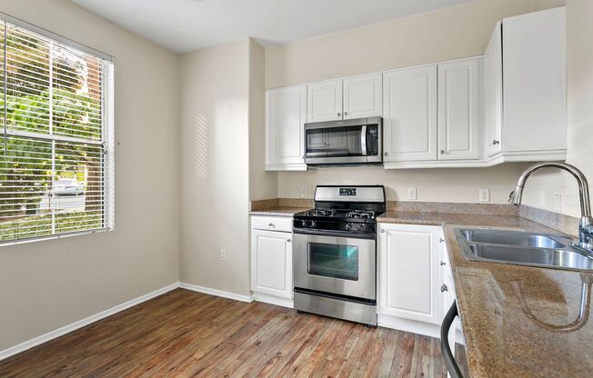 Irvine 2 Bed, 2 Bath With Amenities!!