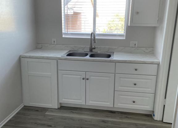 2 beds, 1 bath, 1,000 sqft, $1,995