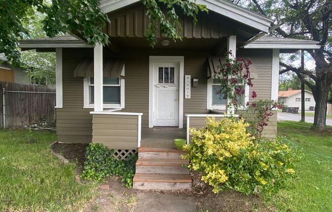 2 beds, 1 bath, $1,200