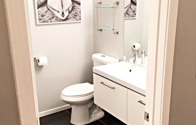 3 beds, 2 baths, 1,200 sqft, $4,095, Unit 911 - 2N