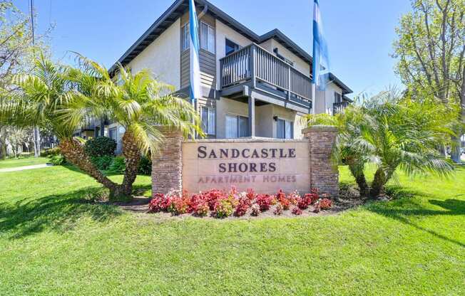 the sign in front of the sandcastle shores apartment building