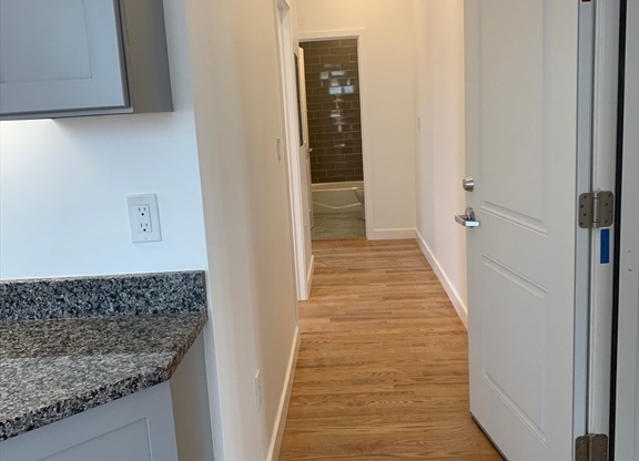 2 beds, 1 bath, $2,250, Unit 501