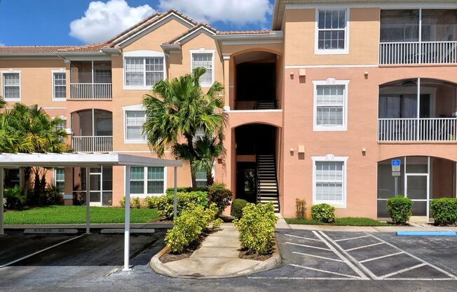 3/2 2nd floor condo overlooking the water in Hunters Creek (Golfview condo's)