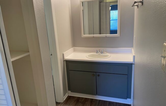 1 bed, 1 bath, 712 sqft, $725