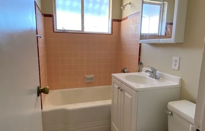 1 bed, 1 bath, $2,095, Unit 15