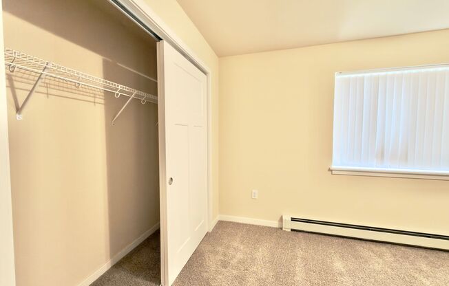 1 bed, 1 bath, 749 sqft, $1,324, Unit EC 4242-13