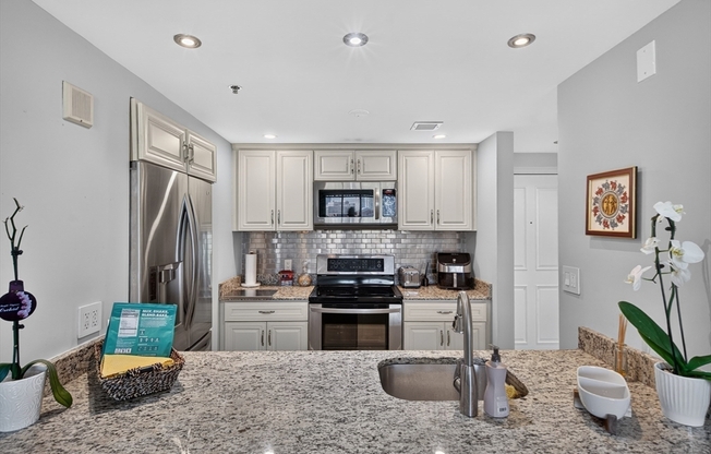 2 beds, 2 baths, 983 sqft, $4,500, Unit 705