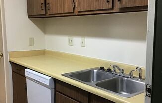 2 beds, 2 baths, 995 sqft, $800, Unit 14