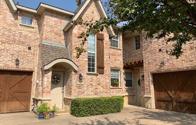 Adorable townhouse in the heart of Coppell!