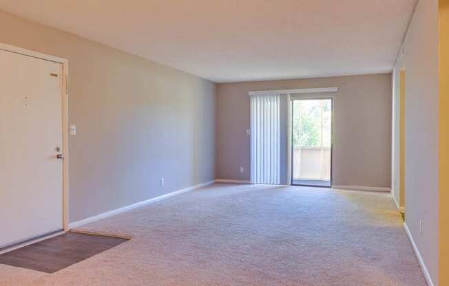 Living Room at River Crossing Apartments, Georgia, 31404