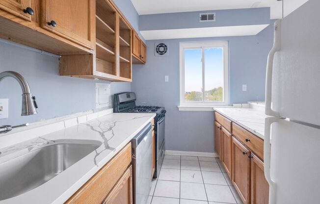 Charming 2 BR/1 BA Condo in Barry Farm!