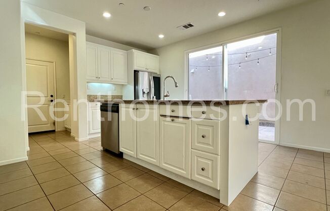 3 beds, 2.5 baths, $4,300