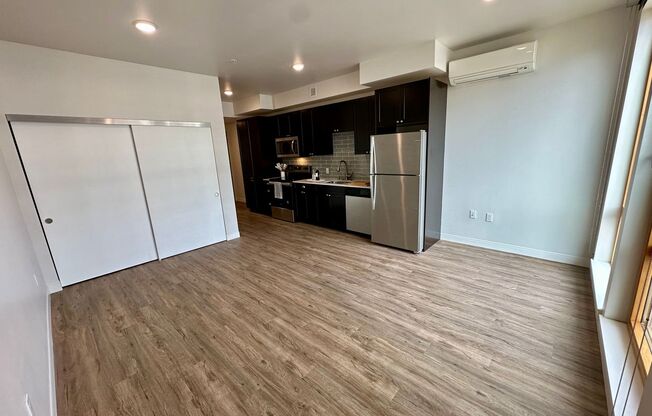 Studio, 1 bath, 430 sqft, $1,449, Unit Unit 512