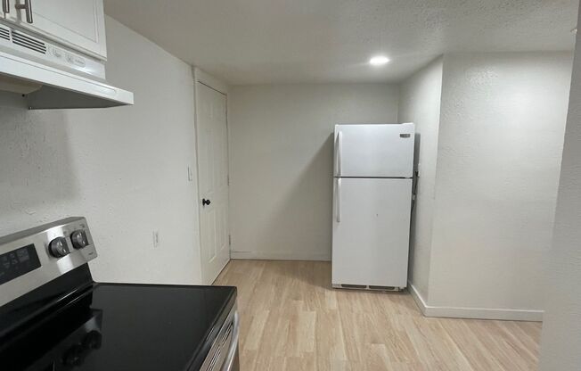 1 bed, 1 bath, $2,195, Unit 1141 1/2