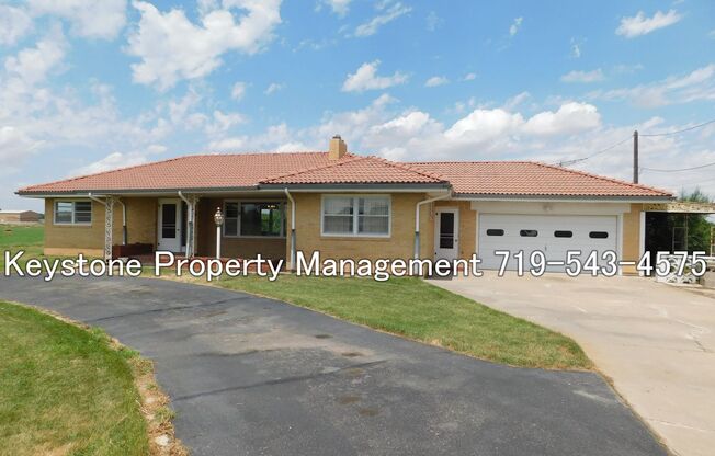 St. Charles Mesa! Spacious 4 Bedroom/1.5 Bathroom/2 Car Garage $2000/$2000