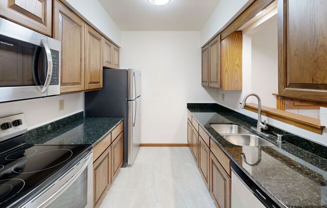 2 beds, 2 baths, 950 sqft, $1,795, Unit 7670CA
