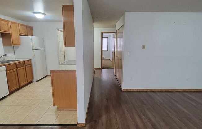 2 beds, 1 bath, 912 sqft, $1,475, Unit B