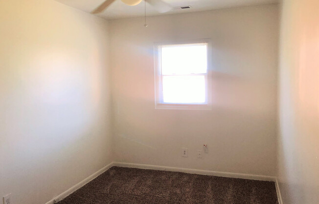 4 beds, 1.5 baths, 1,188 sqft, $1,072, Unit 1210