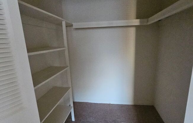 1 bed, 1 bath, 725 sqft, $1,275, Unit H06