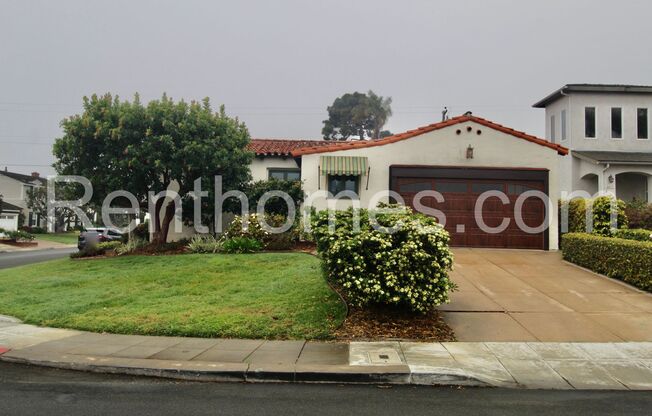 Point Loma, 2244 Plum St, Wood Floors, Air Conditioner, Dbl Sided Fireplace, 2 Car Garage!