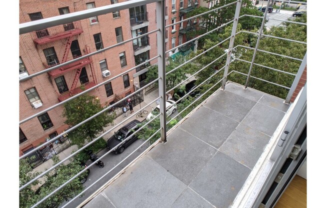 2 beds, 1 bath, $5,400, Unit 5D