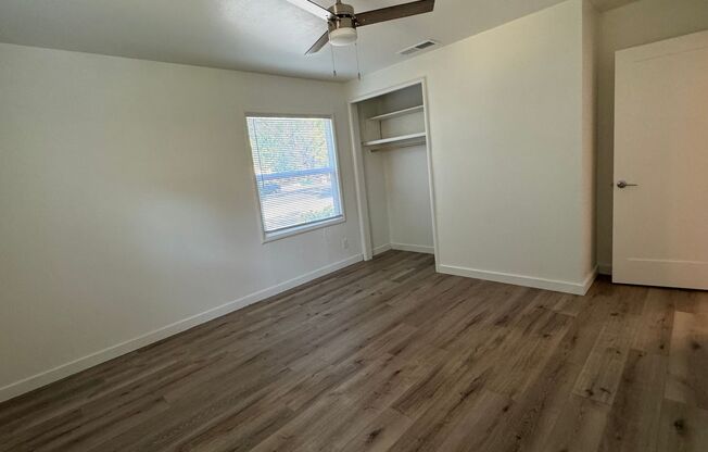 3 beds, 1 bath, $2,175, Unit 1048 Warner Ave