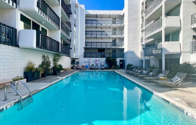 2 Bed / 2 Bath Condo with Panoramic Ocean Views of La Jolla Shores!