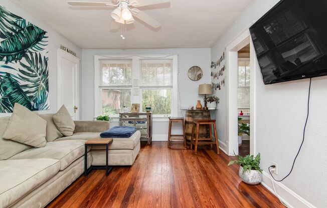 Charming 1bed/1bath Condo for rent in the Eola Heights neighborhood of Downtown Orlando!
