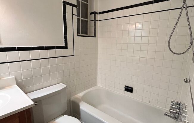 1 bed, 1 bath, 706 sqft, $1,695, Unit 410 #10