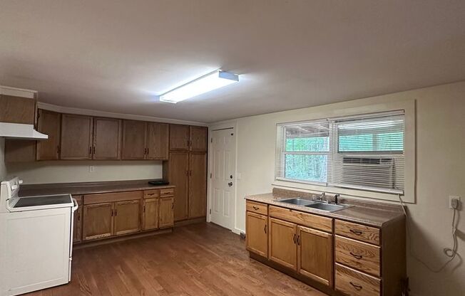 Private ranch with spacious yard! Can accommodate 5 bedrooms!