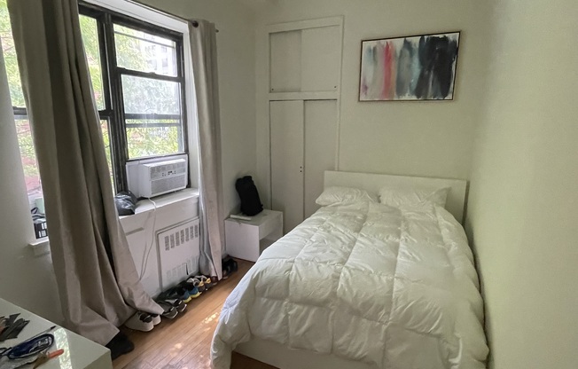 301 E 49 ST