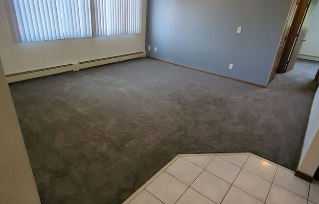 2 beds, 1 bath, 815 sqft, $975, Unit 1014-011