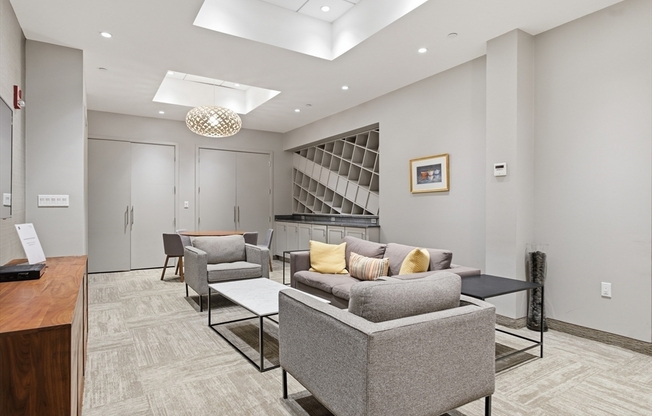 1 bed, 1 bath, 917 sqft, $4,500, Unit 414