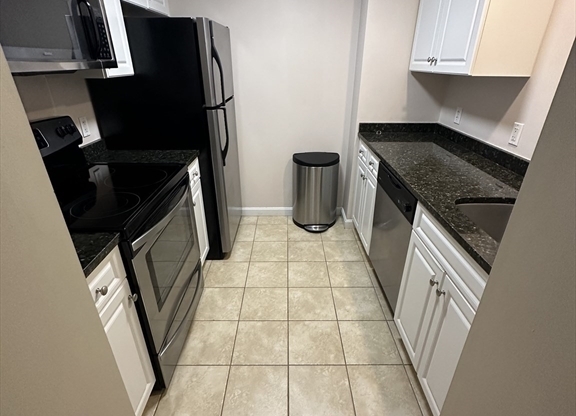 1 bed, 1 bath, 655 sqft, $3,200, Unit 215